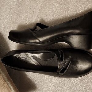 Clarks Women's Black Leather  Lea Hall II Style 74685 ladies size 7.5